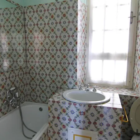 Five Lands Pink 펜션 레반토