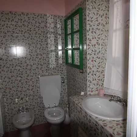 Five Lands Pink 펜션 레반토